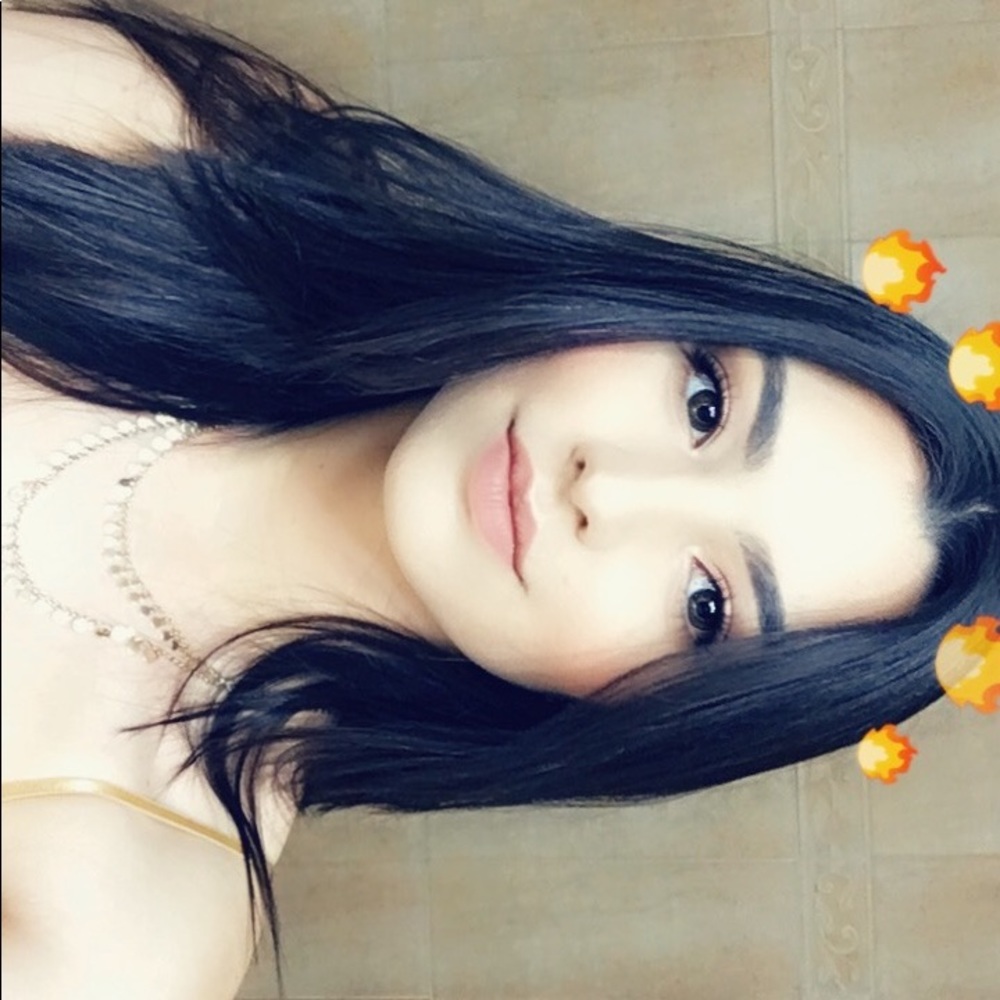 Meet your Posher, Yania